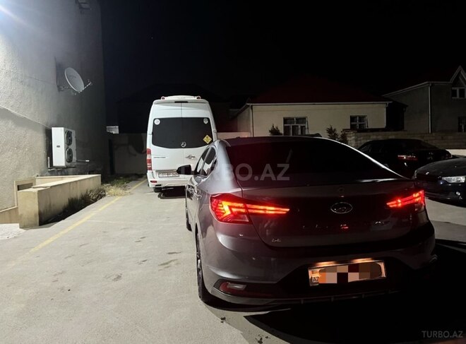 Hyundai Elantra-3