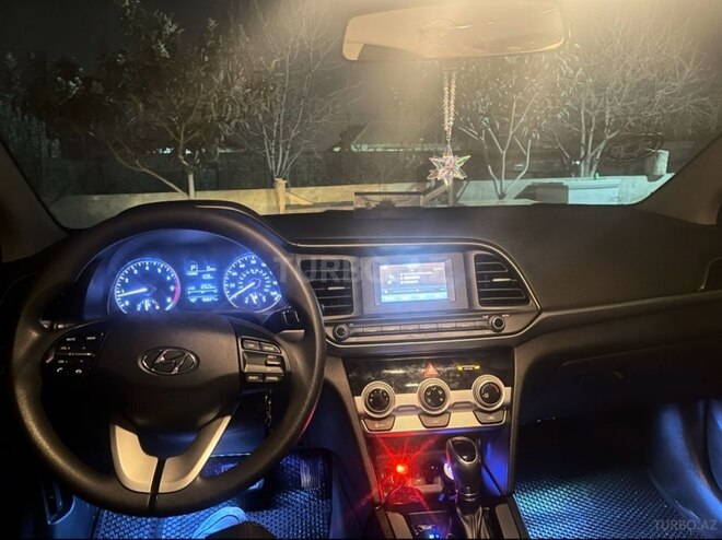 Hyundai Elantra-16
