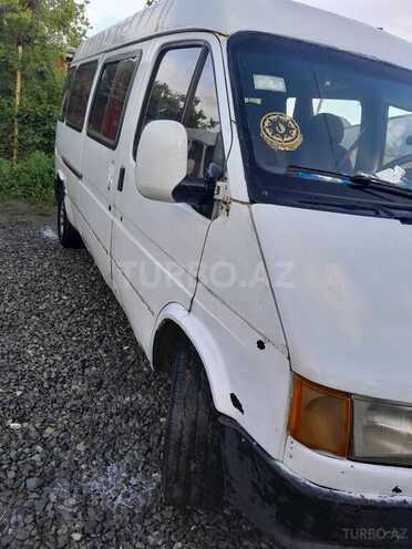 Ford Transit-8