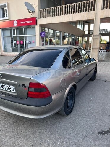 Opel Vectra-4