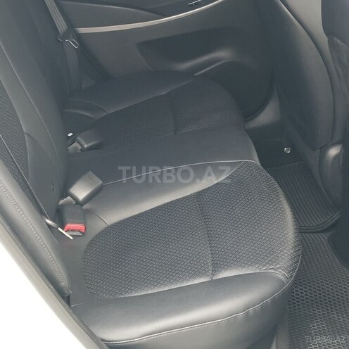Hyundai Accent-18