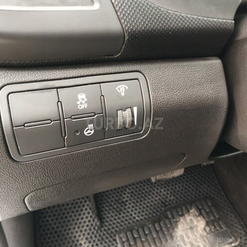 Hyundai Accent-15