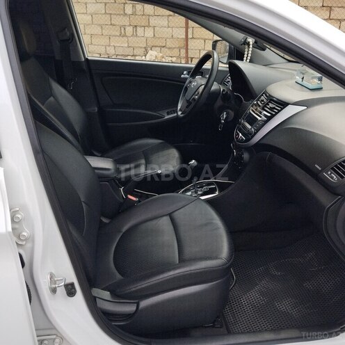 Hyundai Accent-16