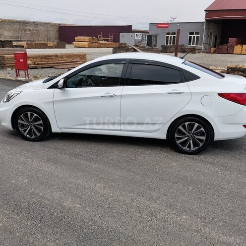 Hyundai Accent-21