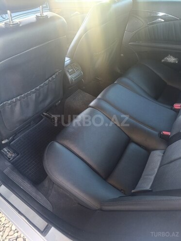Mercedes E 220-11