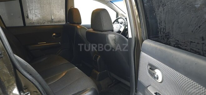 Nissan Tiida-15