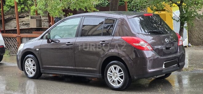 Nissan Tiida-11