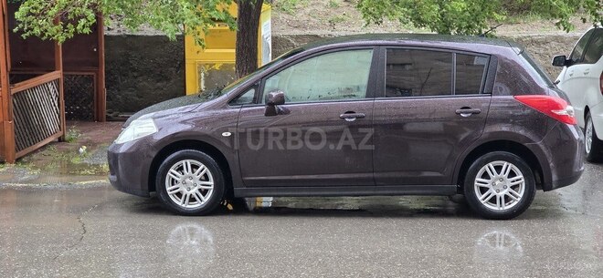 Nissan Tiida-12