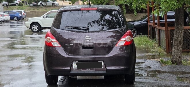 Nissan Tiida-13
