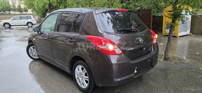 Nissan Tiida-5
