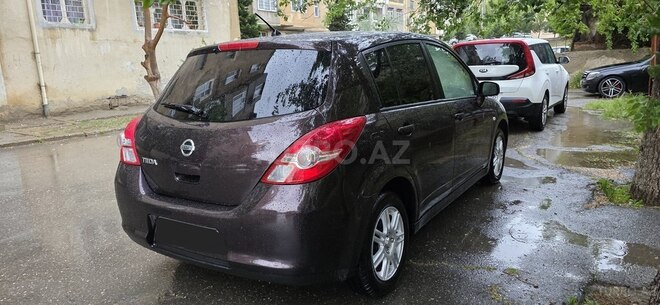 Nissan Tiida-10