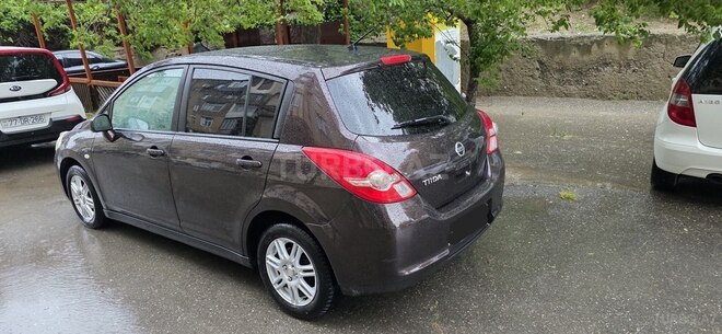 Nissan Tiida-9