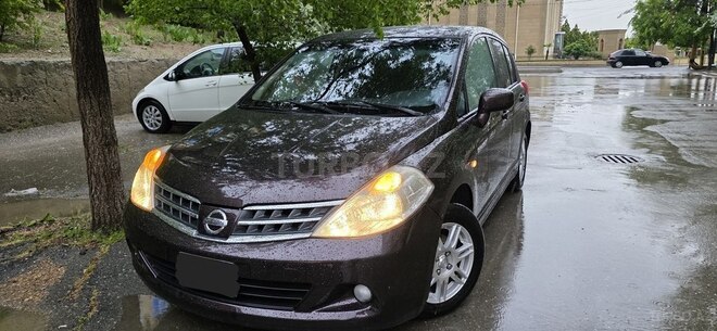 Nissan Tiida-1