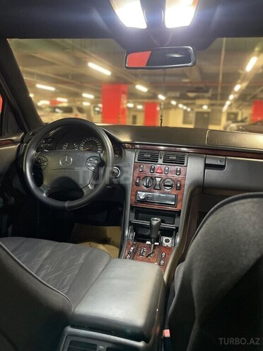 Mercedes E 200-3