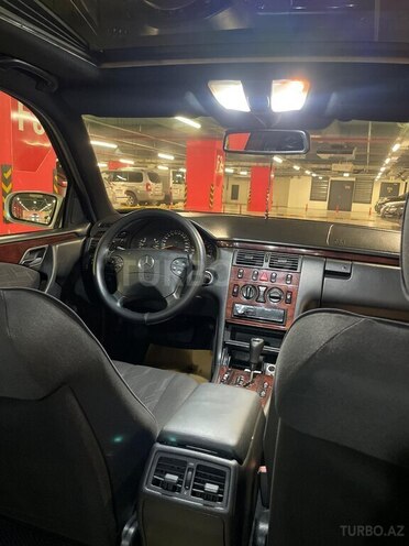 Mercedes E 200-4