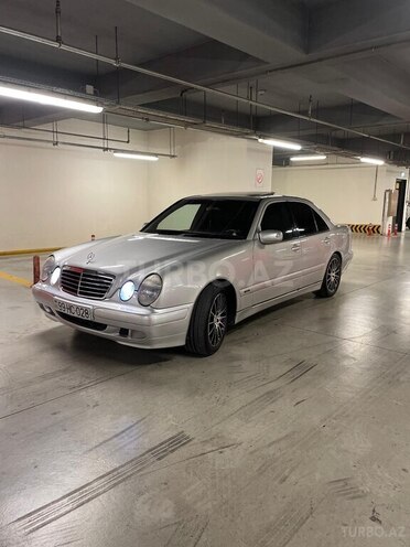 Mercedes E 200-1