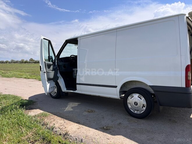 Ford Transit-4