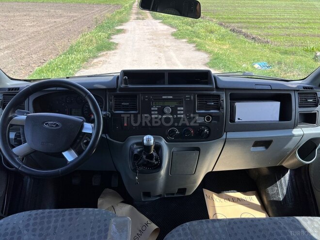 Ford Transit-9