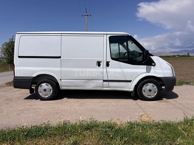 Ford Transit-16