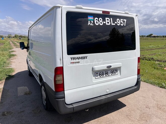 Ford Transit-12