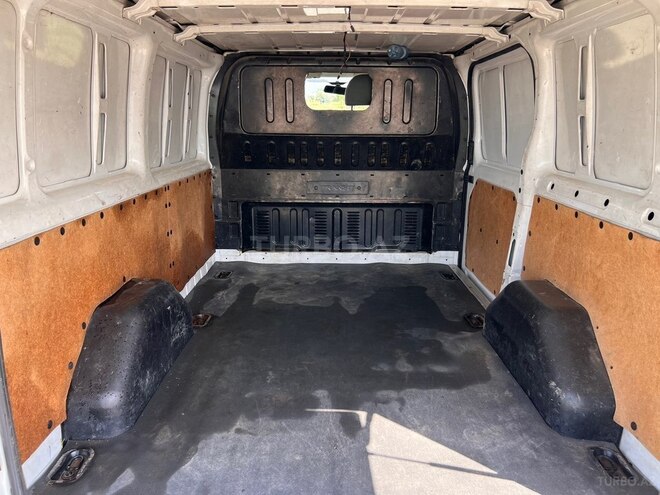 Ford Transit-10