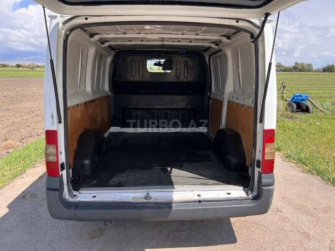 Ford Transit-13