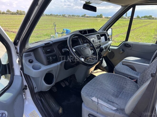 Ford Transit-8