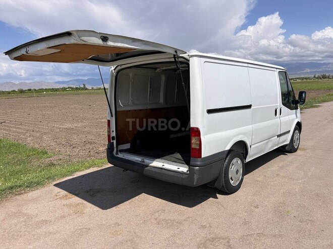 Ford Transit-11