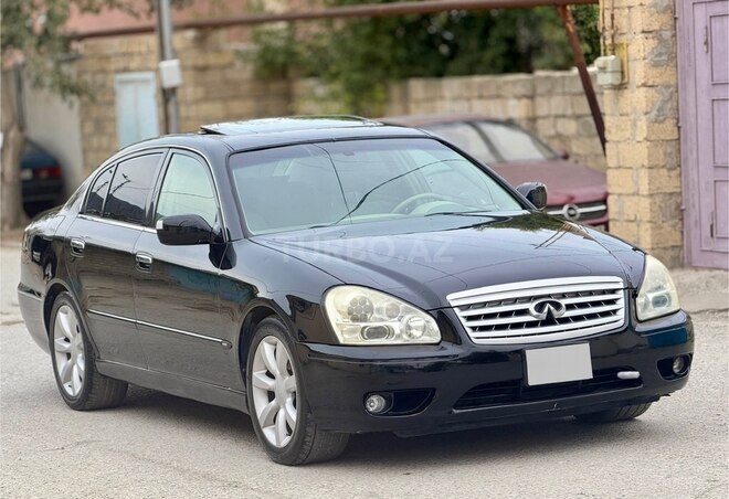 Infiniti Q45-4