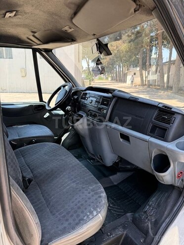 Ford Transit-8