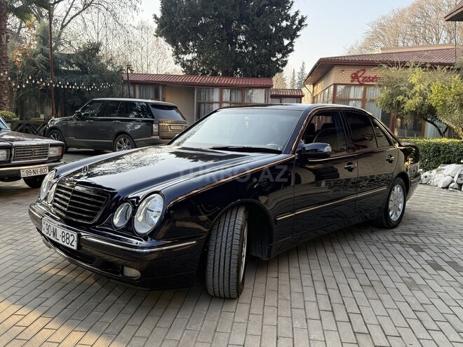 Mercedes E 220-21