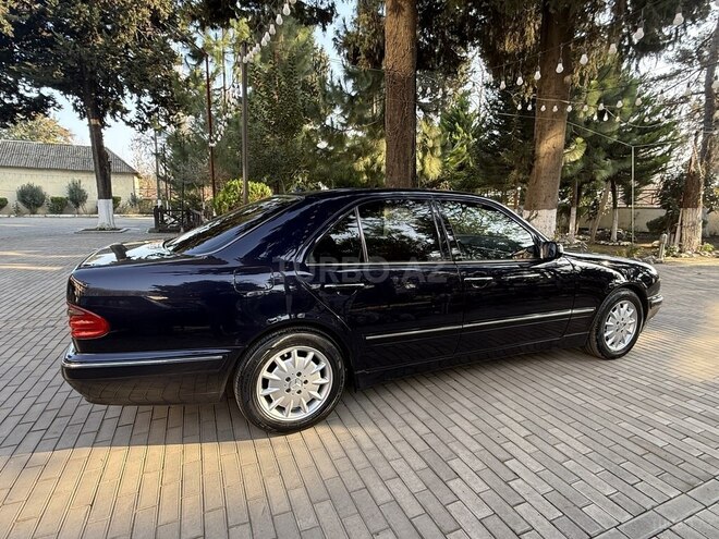 Mercedes E 220-10