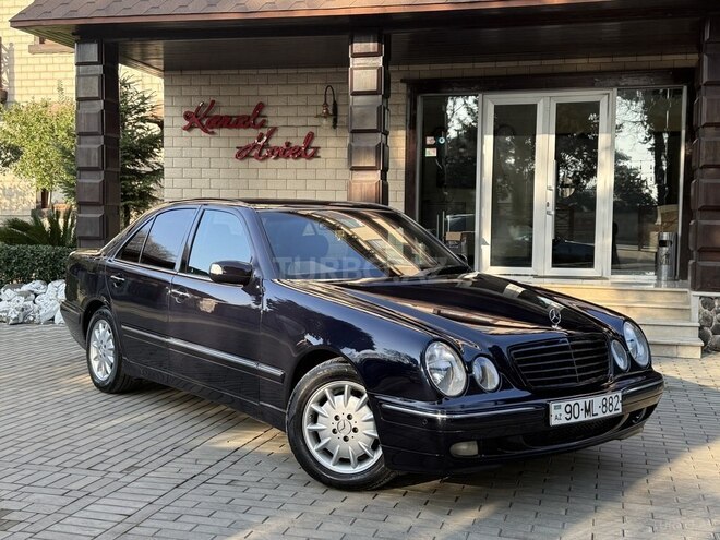 Mercedes E 220-1
