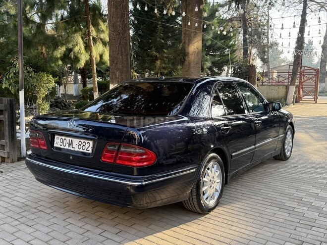 Mercedes E 220-12