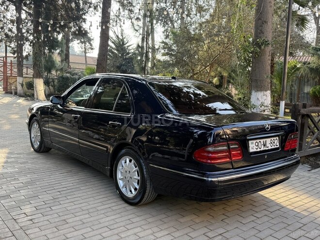 Mercedes E 220-13