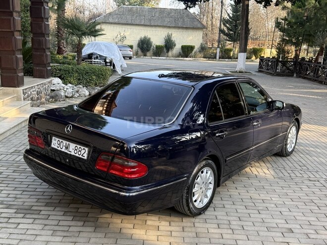 Mercedes E 220-4