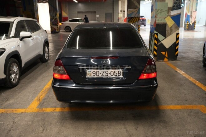 Mercedes E 270-2