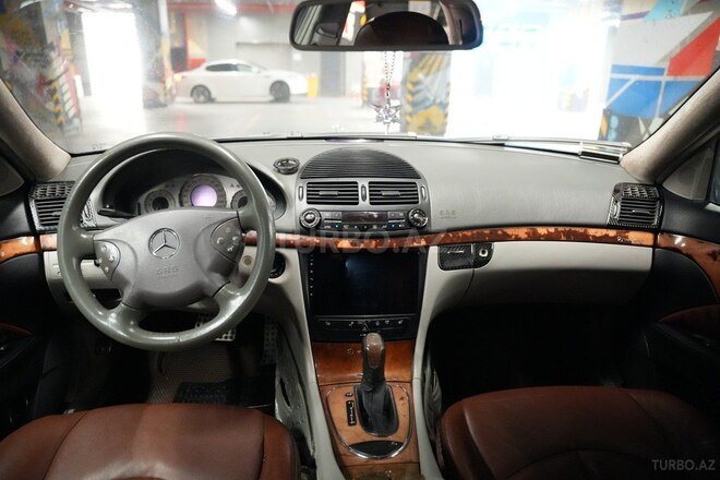 Mercedes E 270-3