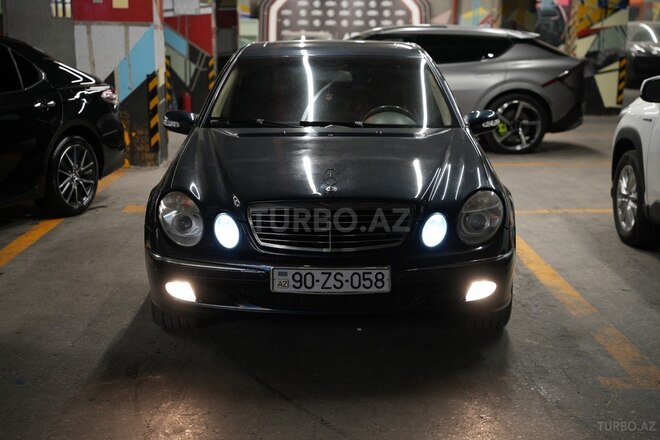 Mercedes E 270-1