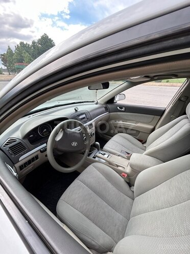 Hyundai Sonata-12