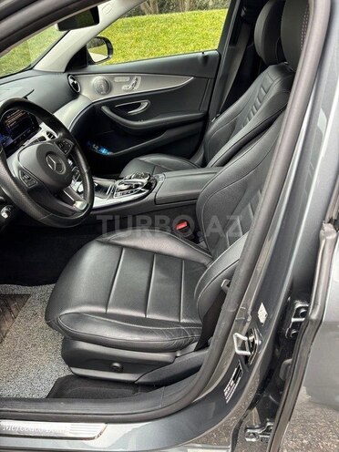 Mercedes E 300-12