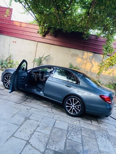 Mercedes E 300-8