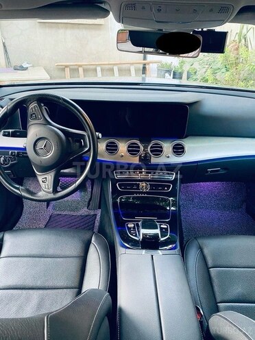 Mercedes E 300-11