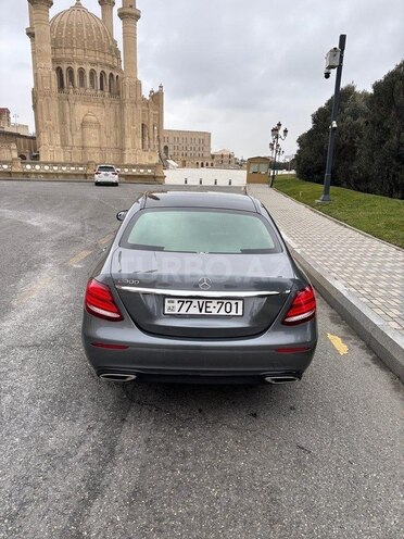 Mercedes E 300-5