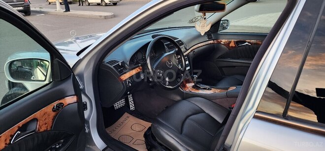 Mercedes E 240-10