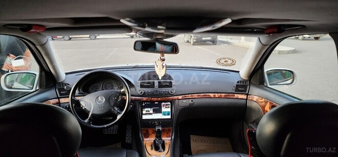 Mercedes E 240-11