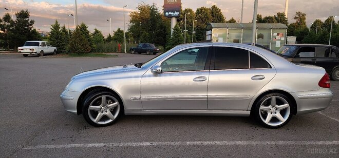 Mercedes E 240-4