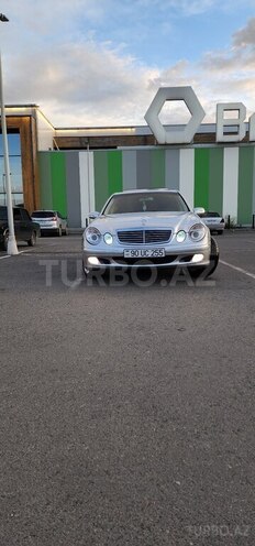 Mercedes E 240-1
