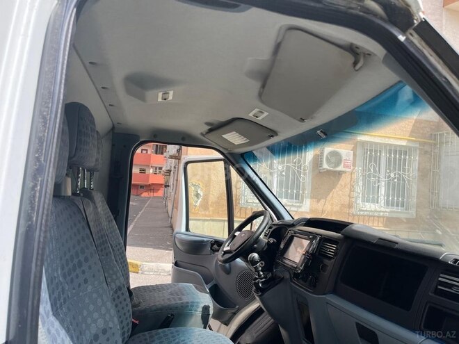 Ford Transit-7