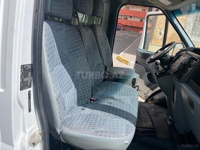 Ford Transit-8